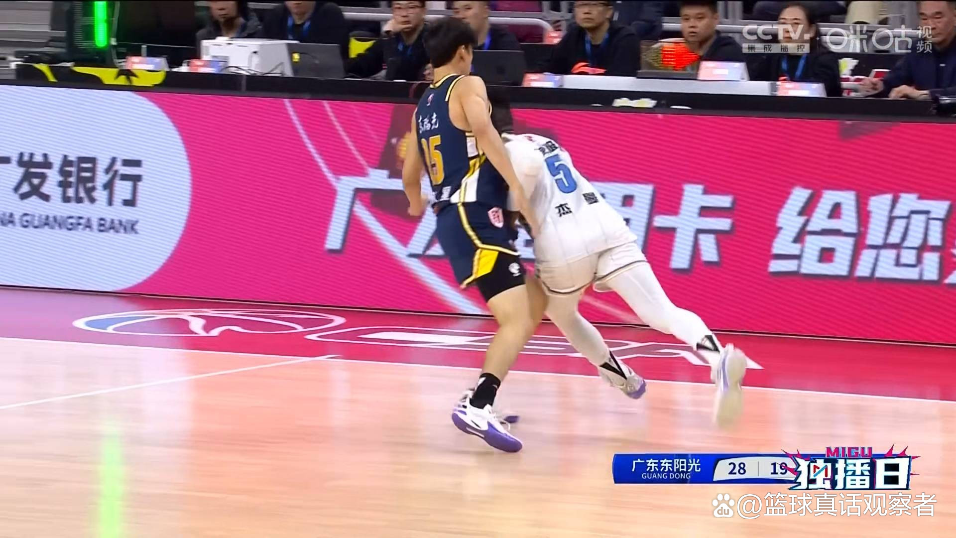 热血沸腾的比赛场上竞争激烈 热血沸腾的比赛场上竞争激烈